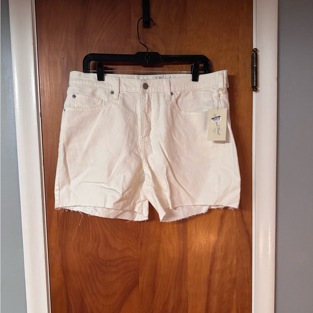 Universal Thread White/Ivory High-Rise Denim Jean Shorts Sz 14 NWT